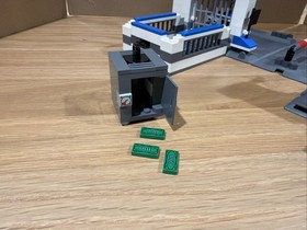 LEGO Racers: Brick Street Getaway (8211) 100% Complete Race Car Building Toys