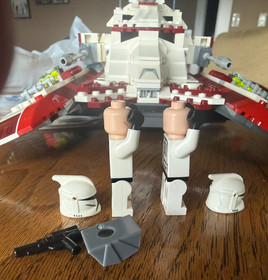 LEGO Star Wars 7679 Republic Fighter Tank&ndash; Complete w/ 2 Clone Troopers & Manual