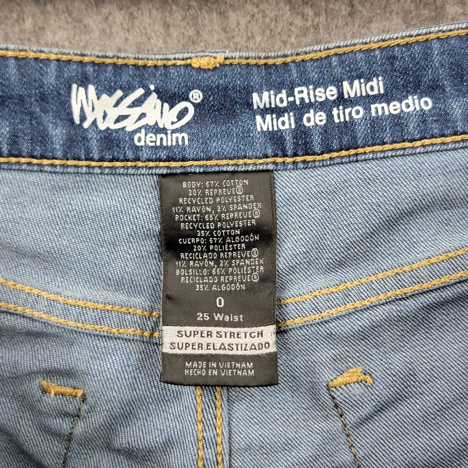 Mossimo Womens Blue Denim Shorts Size 0 Super Stretch image 3