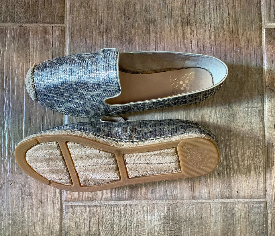 VINCE CAMUTO Mujer Plateado Brillo Planos Talla 10M Tela/Cuero Venta al por menor $90.00 Foto 3 de 4