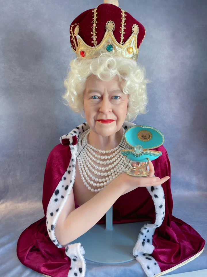 Самое большое в мире коктейльное платиновое кольцо с аквамарином 125 карат, размер 8 - Изображение 3 из 4