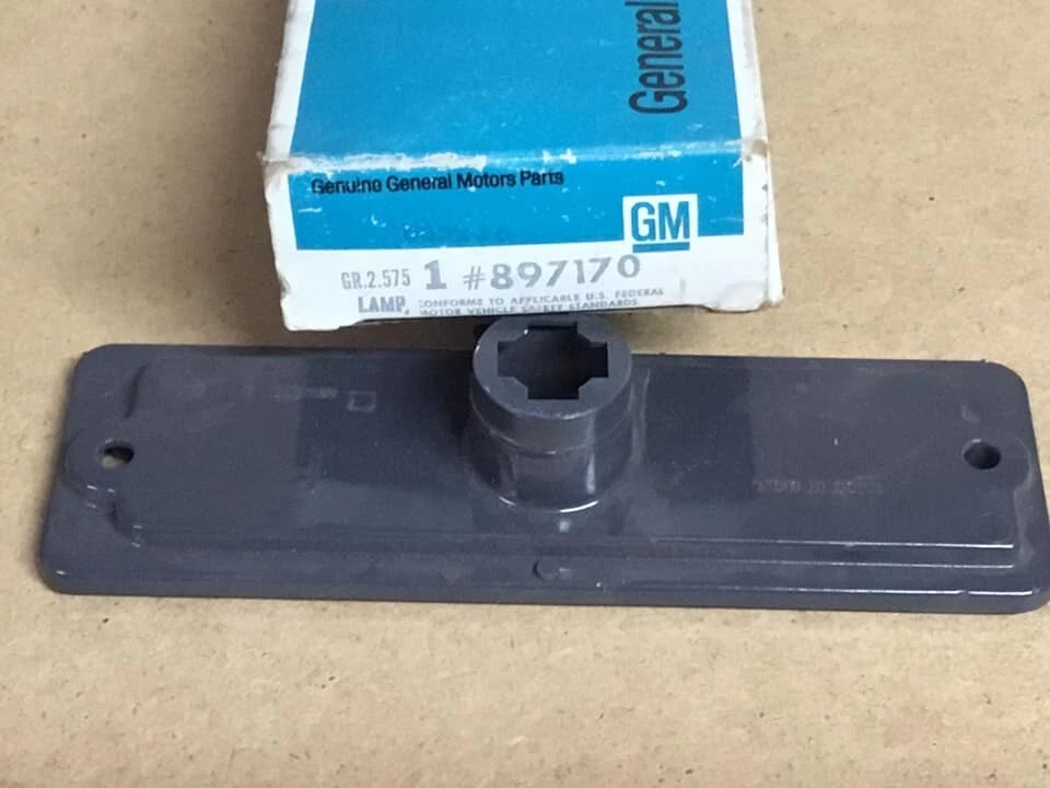 NOS 70-74 Chevy Nova 73-74 Buick Apollo an Olds Omega 71-74 Ventura Marker Light - Image 2 of 2