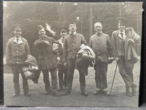 WW1 Minley Military Hospital - out for a walk with Greatcoats - photo 8 by 6.5cm