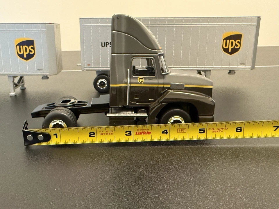 2017 UPS Freight Double Pup Diecast semi trator reboque caminhão de brinquedo | Aposentadoria - Imagem 3 de 4
