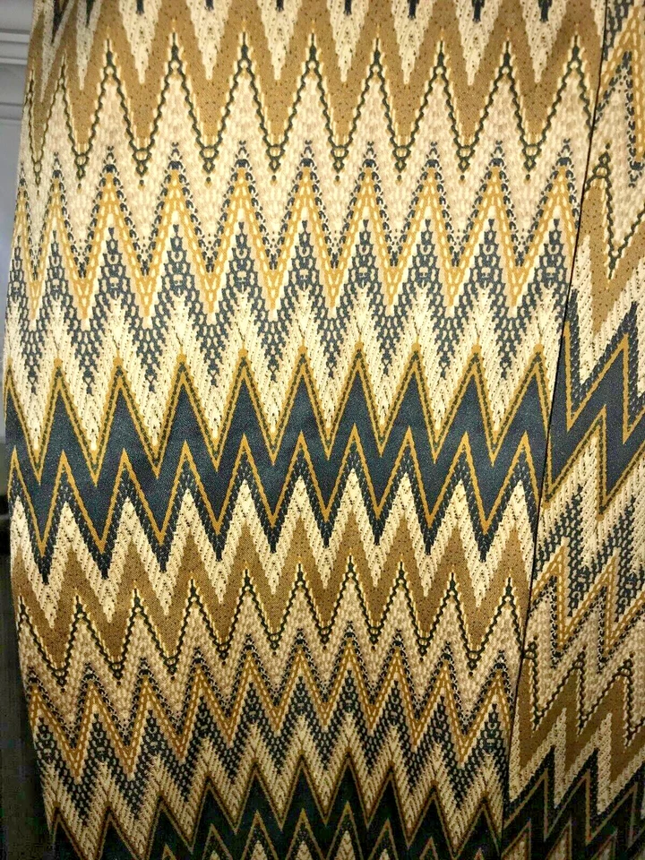 Bufanda Para Hombre Británica Años 80 Cornelia James Bargello Patrón Negro Dorado Foto 2 de 4