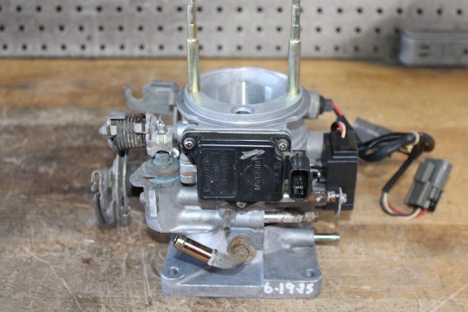 1992 Nissan D21 Hardbody Pickup 2.4L Throttle Body Assembly A/T AUTOMATIC Foto 3 de 4