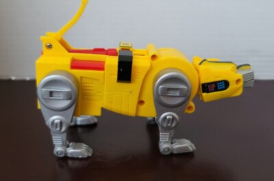 VOLTRON DEFENDER of the UNIVERSE 84, 98 WEP FIGURE YELLOW LION 
