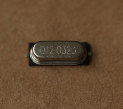 100Pcs QVS49P-12.000MHz Crystal XTAL Oscillators HC-49US HC49 Genuine QVS Tech