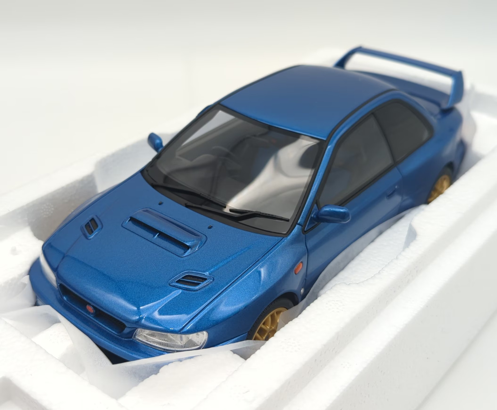 Kyosho Subaru Impreza 22b Sti Version 1997 1:18 KSR18033BL
