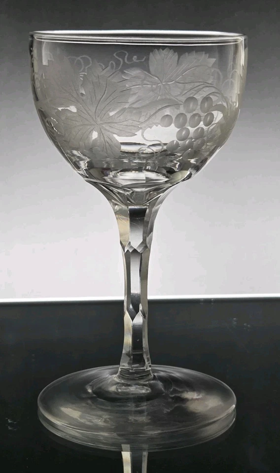 1 × Victorian Late Georgian  Port Glass Engraved Grape + Vine Facet Stem #6 - Image 2 of 4