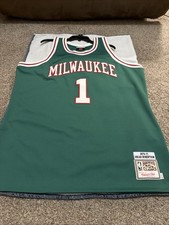 Mitchell & Ness Oscar Robertson Milwaukee Bucks 1971-1972 Jersey Size 48(XL)