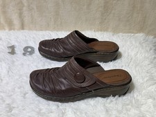 Zuecos Bare Traps Poetta para mujer 9,5 M cuero marrón informales cómodos zapatos mules