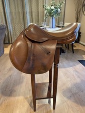18" Antares Close Contact Saddle, Medium Width, Short Flap