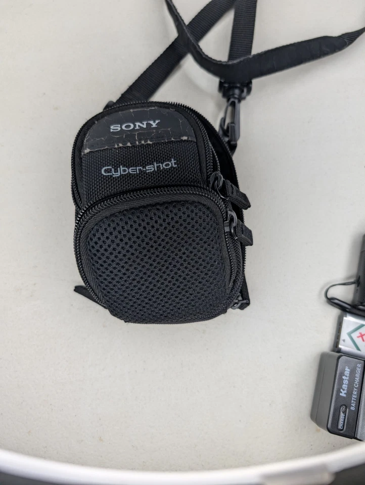 Sony Cyber-shot DSC-HX80 18.2 MP Digital Camera - Black With Case Charger 3 Batt - Image 2 of 4