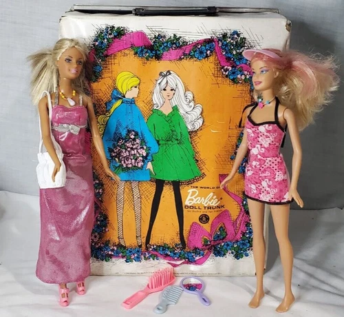 Vintage 1968 Mattel The World of Barbie Double Doll Trunk w/ 2 Barbie Dolls Plus