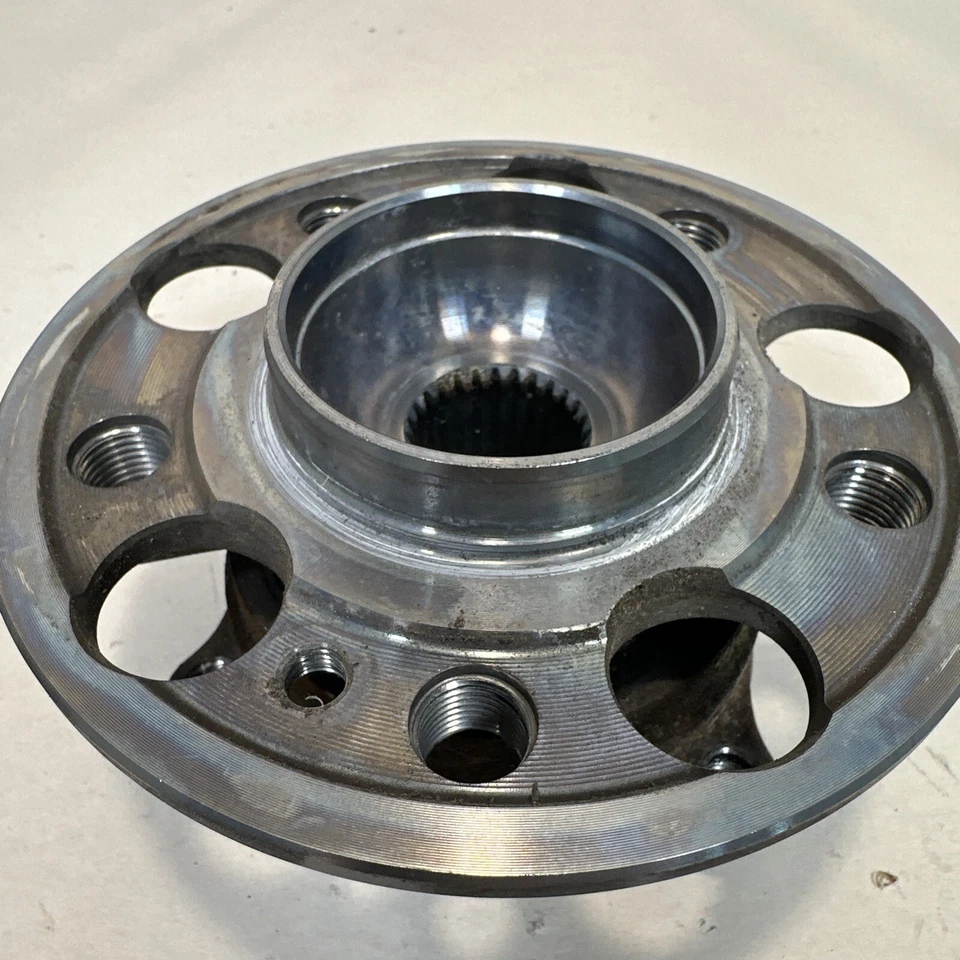 Mercedes-Benz GLC 43 AMG 2023 cupé cojinete de rueda trasera izquierda fabricante de equipos originales Foto 3 de 4