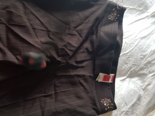 Braune Nadelstreifenhose mit bestickten Taschen Größe 18 von M&S neu mit Etikett - Bild 4 von 6
