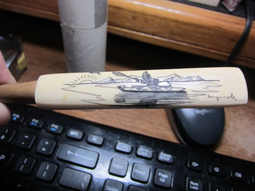 Spoon with Eskimo paddling Umiak 8" - Picture 5 of 14