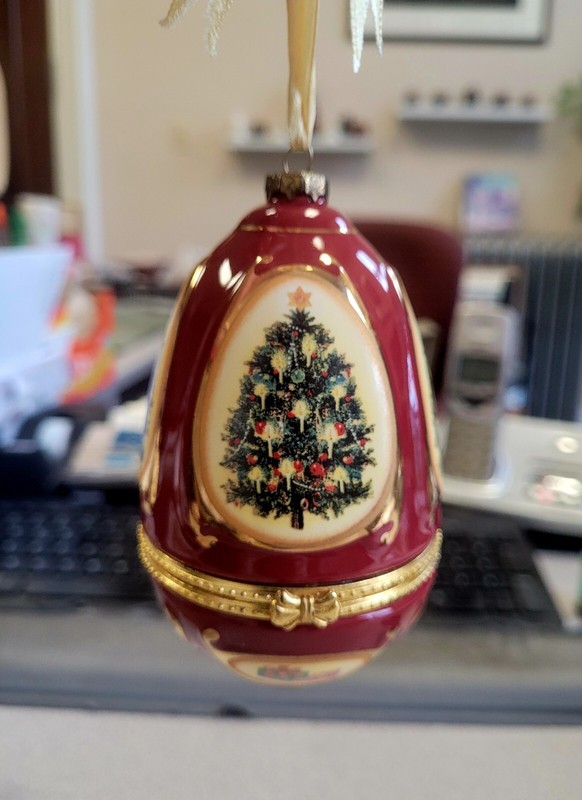 Mr Christmas Music Box - Egg Shaped Christmas Tree Ornament w/ Box - Works!