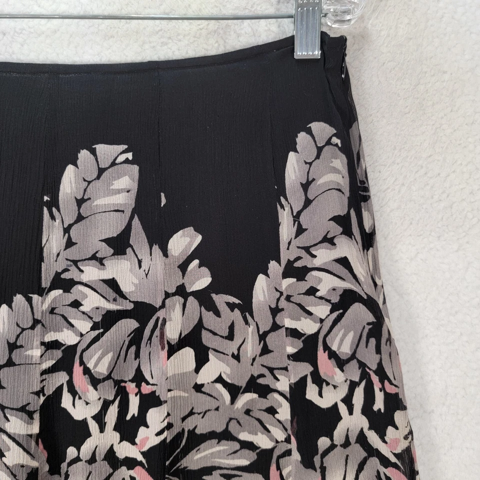 Saia Feminina Karen Kane Tamanho 8 Preta Floral Seda Fluxo Comprimento do Joelho Clássica Linha A - Imagem 3 de 4