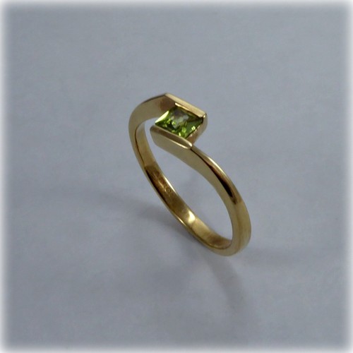 0.50 Ct Princess Cut Real Peridot Engagement Wedding Ring 14K Solid Yellow Gold - Picture 3 of 11
