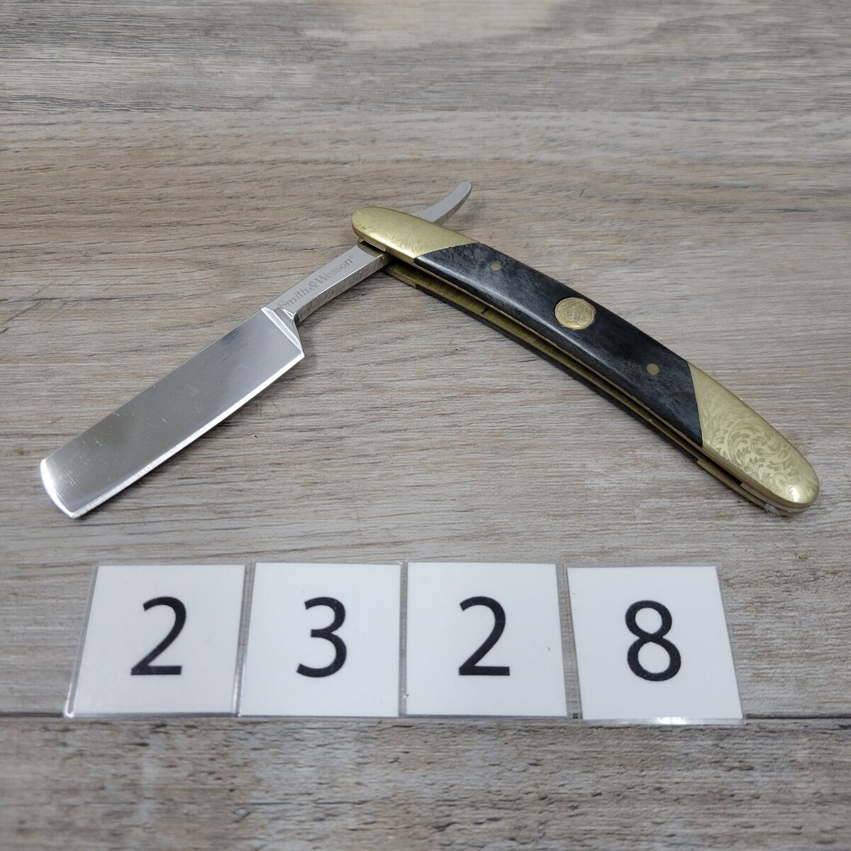 SMITH AND WESSON SHAVING STRAIGHT RAZOR Blade Folding Knife SMITH AND WESSON SHAVING STRAIGHT RAZOR Blade Folding Knife