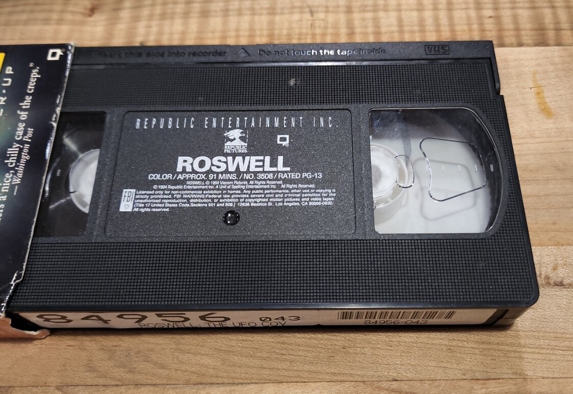 その他 Roswell-U.F.O. Cover-Up [VHS] Amazon.com: Roswell: The U.F.O. Cover-Up [VHS] : Kyle