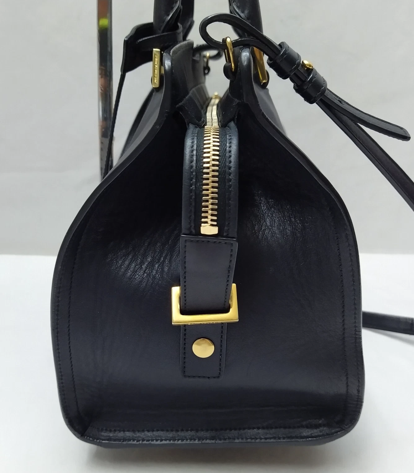 SAINT LAURENT (YSL) Borsa a tracolla Saint Laurent in pelle nera con logo doppio manico
