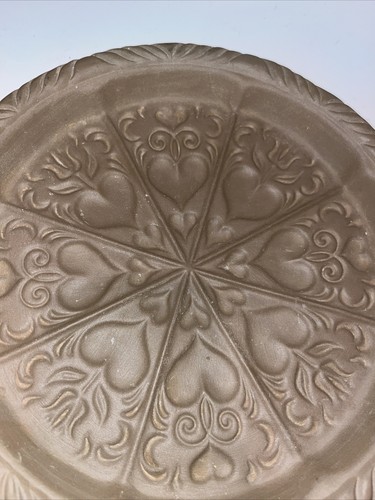 Vintage Shortbread Mold Hartstone USA Large Round Hearts Tulips 10” Stoneware - Picture 5 of 6