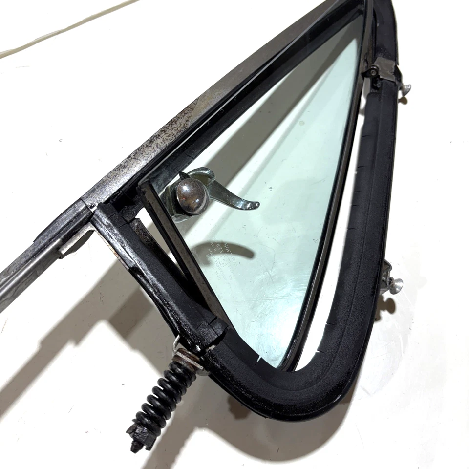 1982-1991 Chevrolet C/K vent glass (RH passemger-side) wing window (C10-K30) Foto 4 de 4