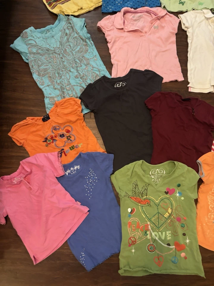 LOT OF 2000s LITTLE GIRL SHORT SLEEVE TOPS - Image 2 of 4