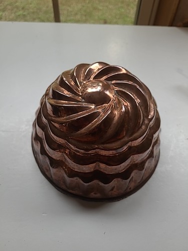 Vintage Copper Mold Tin Lined 7"Dia x 3.75"H Wall Hanging Loop