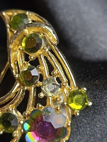 Vintage Signed Weiss Brooch Rhinestones Aurora Borealis Lovely 2" - Picture 10 of 10