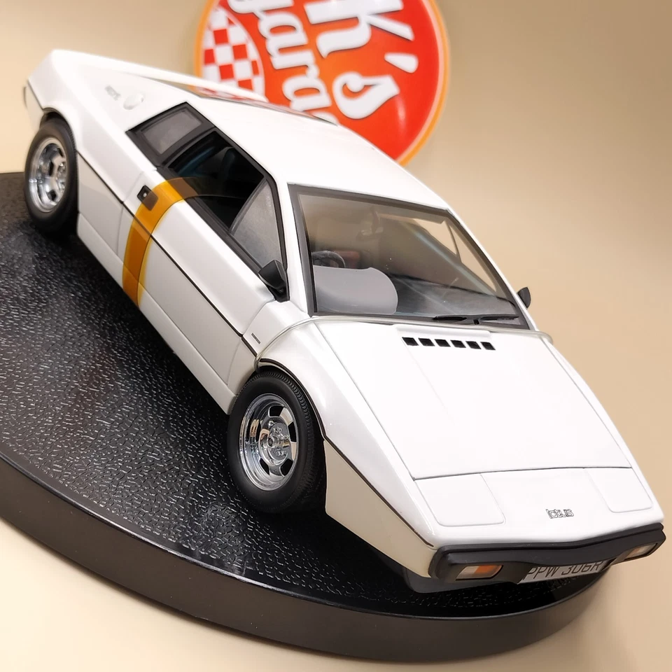 AUTOart 1/18 Lotus Esprit S1 type 79 white The Spy Who Loved Me 007 Bond 75300 - Image 4 of 4