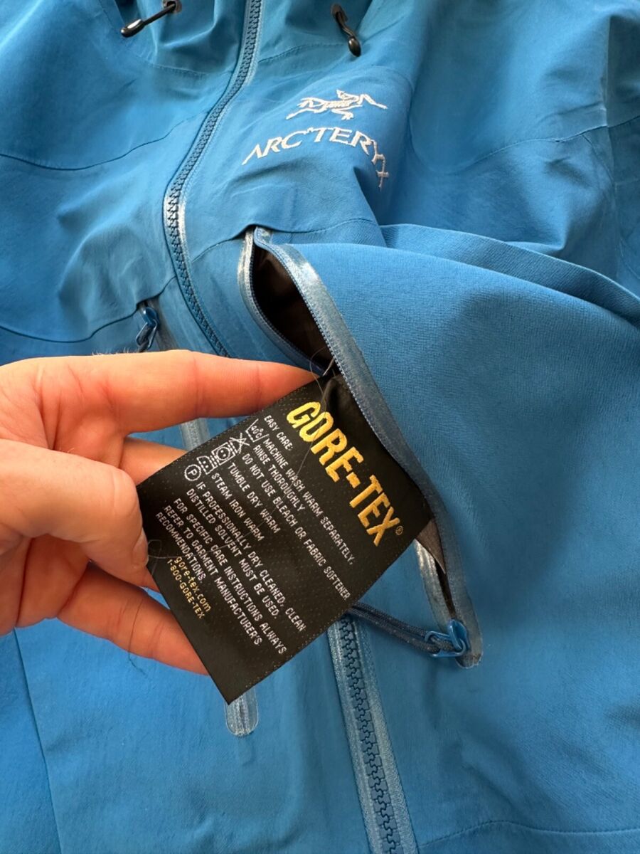 Vintage Arcteryx Alpha SV Gore Tex Blue Jacket Size M Vintage Arcteryx Alpha SV Gore Tex Blue Jacket Size M