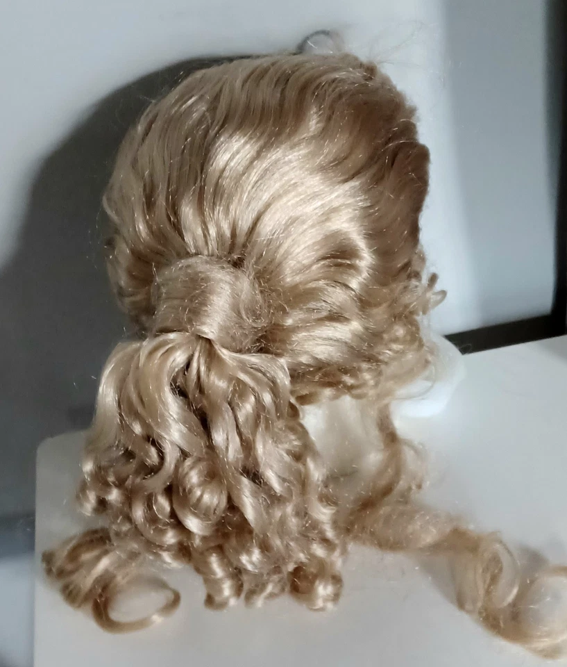 Perruque femme, cheveux blonds "queue de cheval" bouclés 26cm long . A VOIR! - Photo 1/4