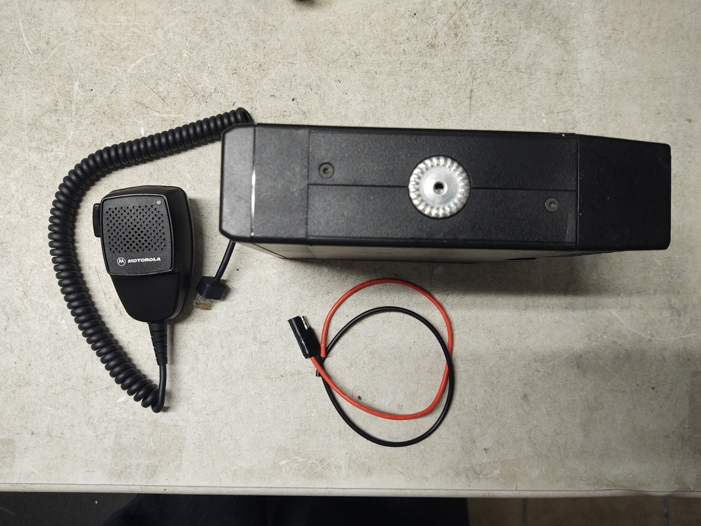 Motorola Maxtrac UHF 2way mobile radio with mic