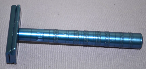 HS Henson AL13 Aluminium Double Edge Mild Blue Rasierhobel mit Box Klingen - Top - Bild 9 von 11