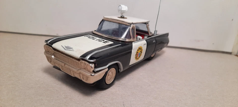 ICHICO Made in JAPAN CADILLAC Police car Friction Tinplate 6 inch 16 cms vintage - Image 4 of 4
