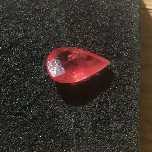 1.50 CT Zafiro Natural Rosa origen Songea Tanzania y forma Pera(ver vídeo) - Imagen 7 de 7