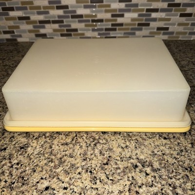 VTG Tupperware Rectangle Cake Keeper Container 622-5 Harvest Gold Base Clear Lid