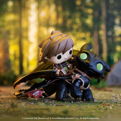 【海外限定版】Funkoヒックとドラゴントゥース ケース付き toothless Amazon.com: Funko Pop! Premium: How to Train Your Dragon