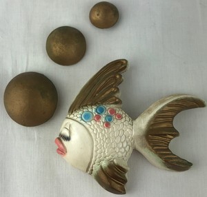 Vintage Chalkware Fish W 3 Gold Bubbles Retro Pink Blue Bathroom Decor Mcm Ebay