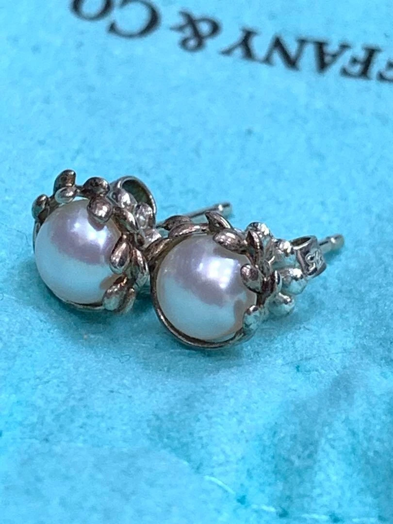 Tiffany olive 2024 leaf pearl earrings