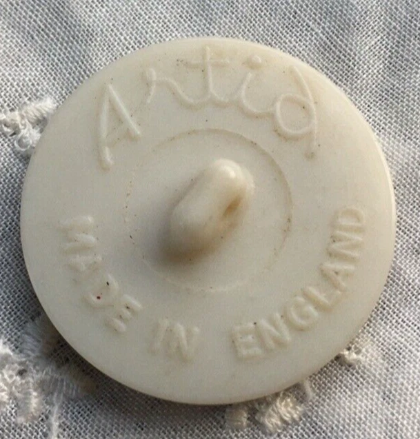 Botón de imagen de velero vintage. COLOR VINO OSCURO. Marca de fondo Artid. 1 pulgada Foto 4 de 4