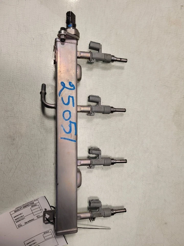 Piezas de inyección de combustible superior del inyector de combustible para LEXUS ES300H 19-23  Foto 3 de 4