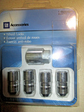 GM Accessories 92221880 Wheel Lock Kit Chrome  Pre Owned