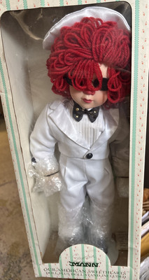 Seymour Mann Connoisseur Collection Sweetheart ''Raggedy'' Andy Doll White Suit