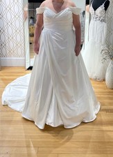 Brand new maggie sottero wedding dress size 22
