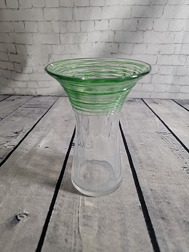 VTG. CARDER, STEUBEN GREEN THREADED DIAMOND OPTIC 6" FLARED VASE